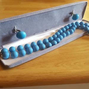 Vintage blue bead necklace and clip on earrings
